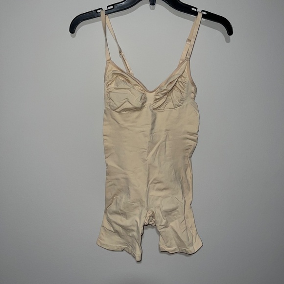 SKIMS SEAMLESS SCULPT MID THING BODYSUIT sand 3x - Picture 5 of 7